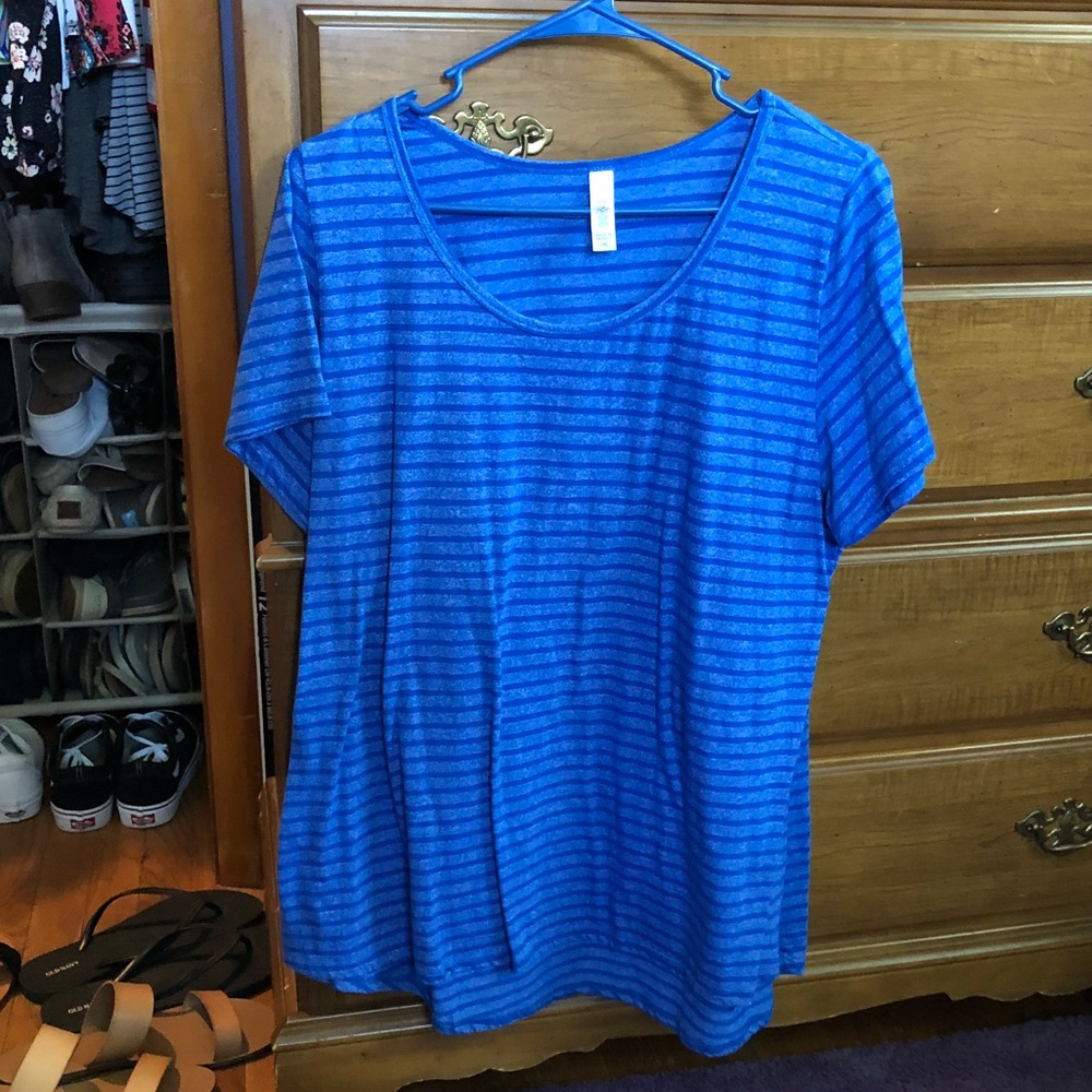 Lularoe Classic Tee